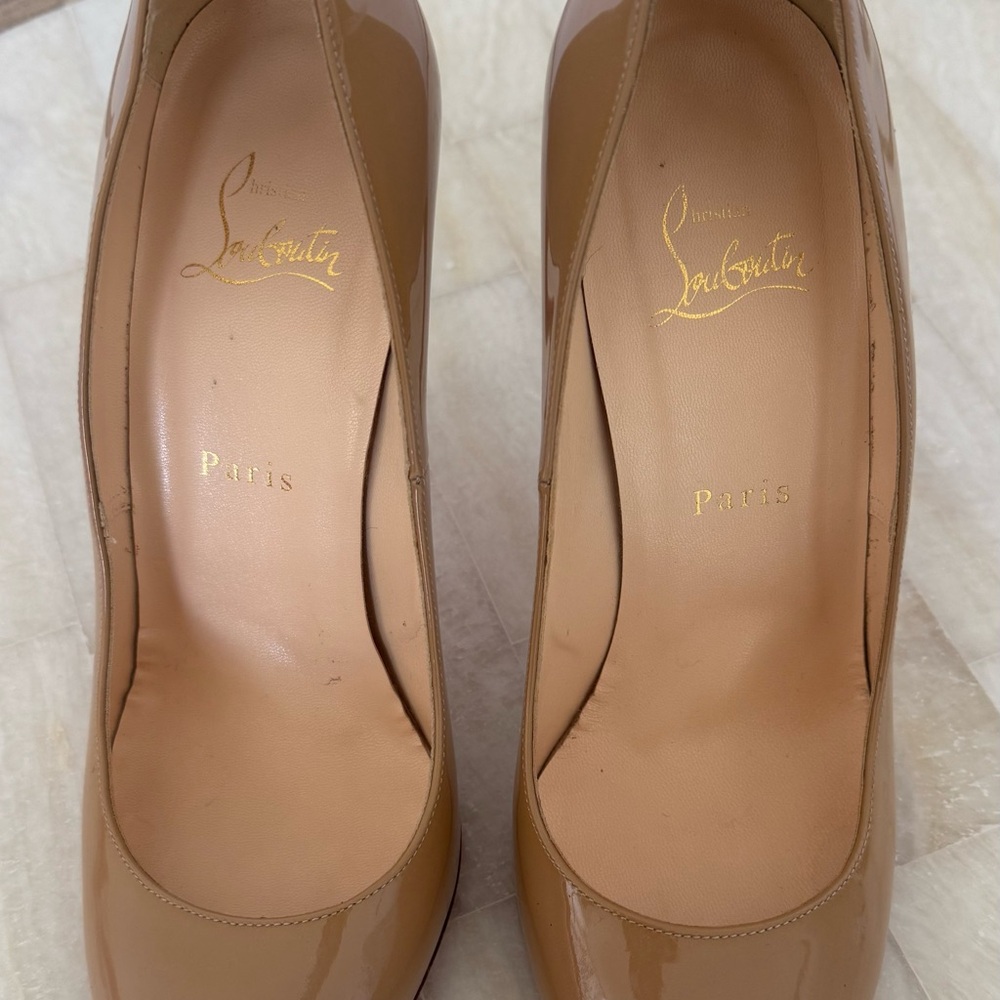 Christian Louboutin Tan Patent Leather Pumps, size 39 - Picture 2 of 12